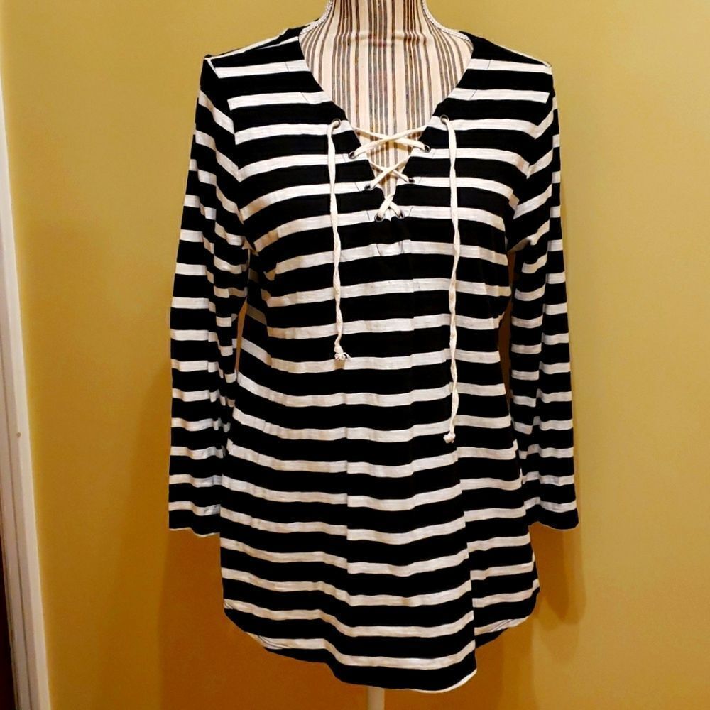 OLD Navy black and cream striped shirt. Medium